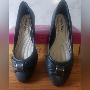 Easy Street "Eloise" Navy Blue Pump, Size 7.5W, NIB